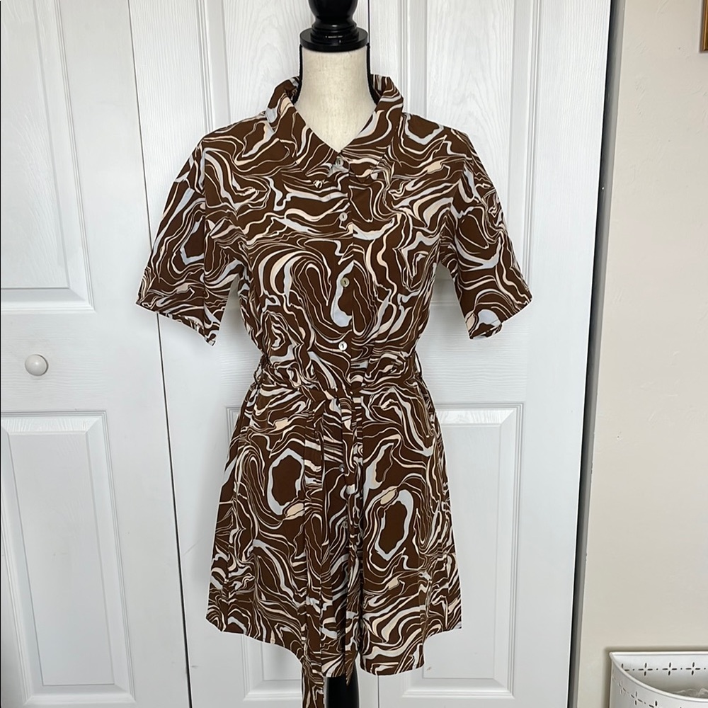 NWT VERY J BROWN, BLUE AND CREAM SWIRL PATTERN DRESS. SIZE MEDIUM.